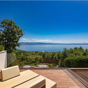 4 Bedroom Villa with Salt Water Pool, Private mini golf course and Rooftop Terrace near Opatija, Sleeps 8